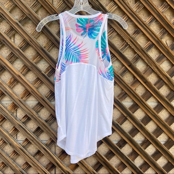 Woman’s Victoria’s Secret Workout Tank size XS - Picture 4 of 4